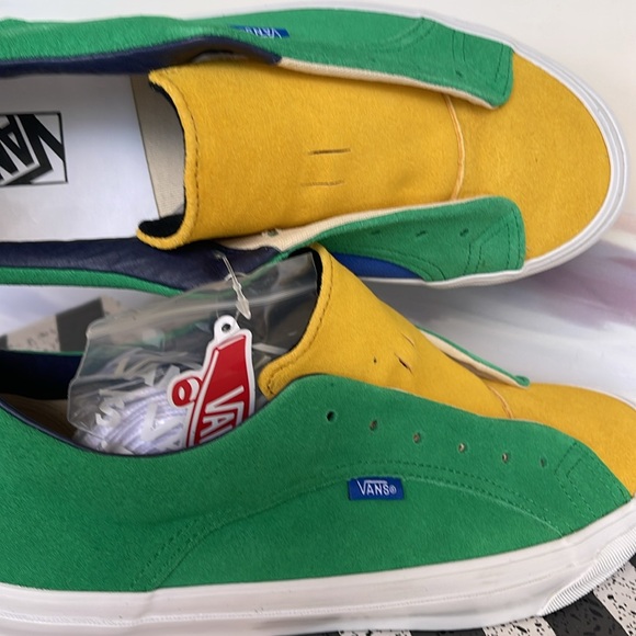 Vans Men’s 0g Lampin Lx
Off The Wall Green/Yellow
VN0A7Q4U021
Sneakers - Picture 14 of 16